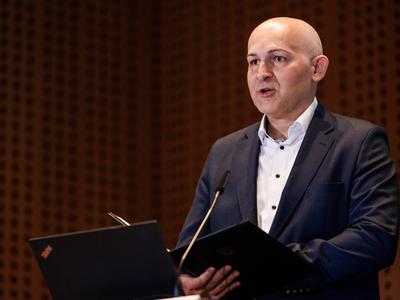 Rončević: Javni šolski sistem mora ostati prostor znanja in kritičnega mišljenja