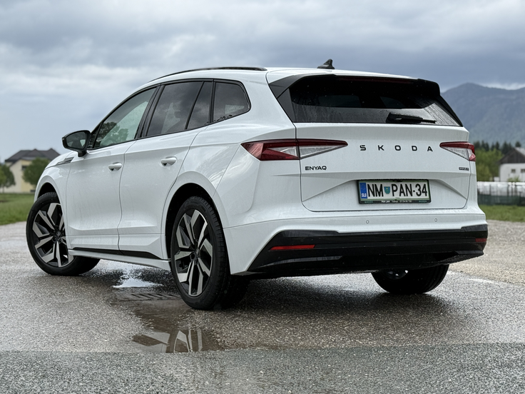 Največ povpraševanja bo po večji bateriji s kapaciteto 77 kWh, na voljo bo tudi štirikolesni pogon. | Foto: Gregor Pavšič