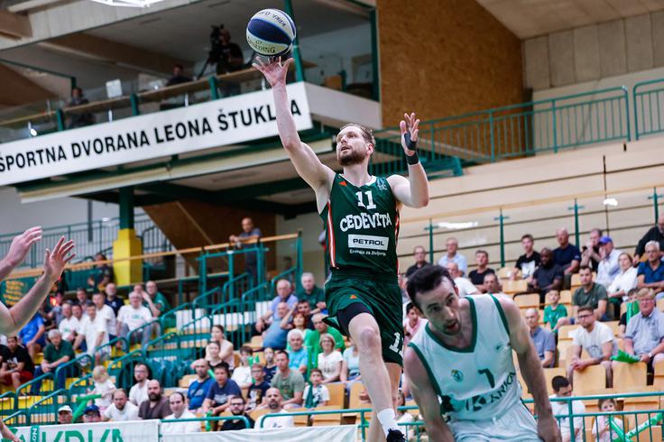 Kapetan zmajev Jaka Blažič je v prvem polčasu dosegel 10 točk, v drugem pa je dodal le eno. | Foto: Aleš Fevžer