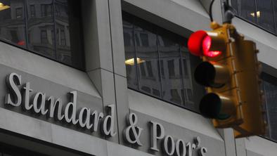 S&P ohranil bonitetno oceno Slovenije, obete izboljšali v pozitivne
