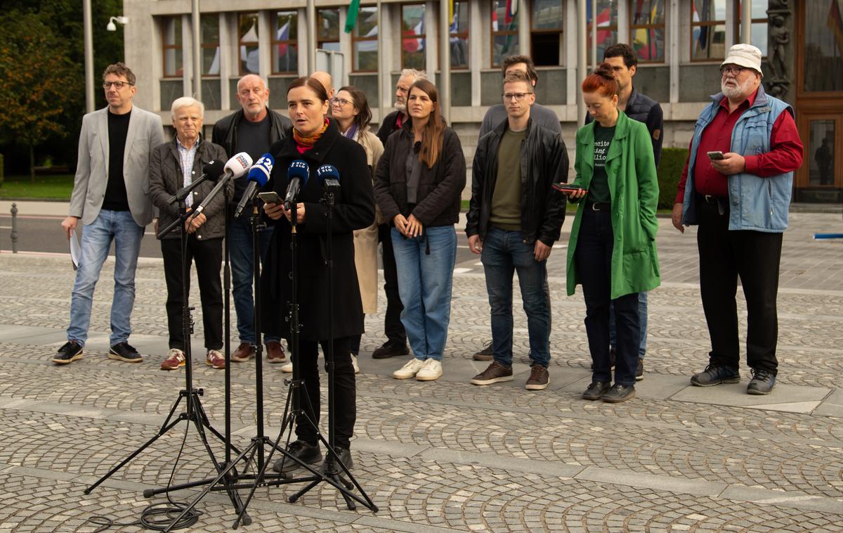 Novinarska konferenca Greenpeace Slovenija pred izredno sejo državnega zbora. | Foto Greenpeace Slovenija