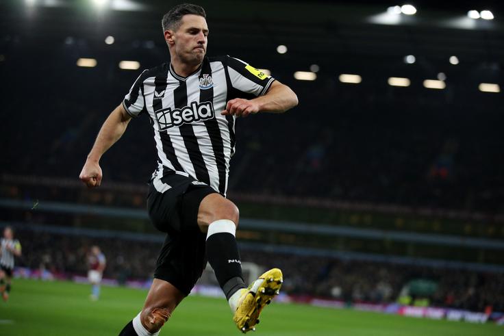 Fabian Schär je meril v polno v 32. in 36. minuti srečanja. | Foto: Reuters