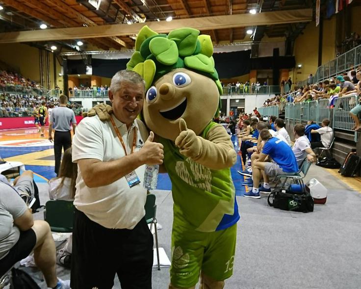 Šofer Janez Belej – Janez oziroma Johnny je od leta 2013 uradni voznik slovenske reprezentance. Glasbenik, ki je svate zabaval na več kot 300 porokah. | Foto: 