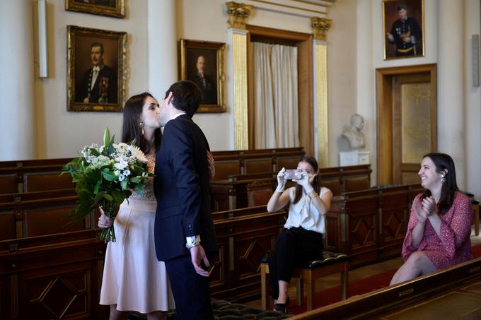 Poročni obred belgijskih mladoporočencev v najožjem krogu.  | Foto: Reuters