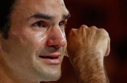 Objokanega Federerja je potolažil šele Mirkin poljub #video