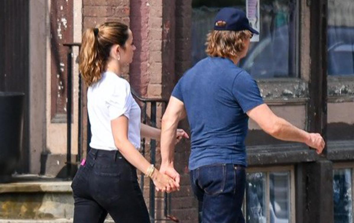 Tom Cruise in Ana de Armas | Tom Cruise in Ana de Armas se nista skrivala pred fotografi. | Foto Profimedia