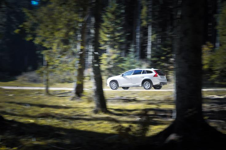 Dvignjeno karoserijo in nekaj dodatne zaščite zunanjosti je tu treba razumeti malce drugače kot pri – recimo – XC60.  | Foto: Ciril Komotar