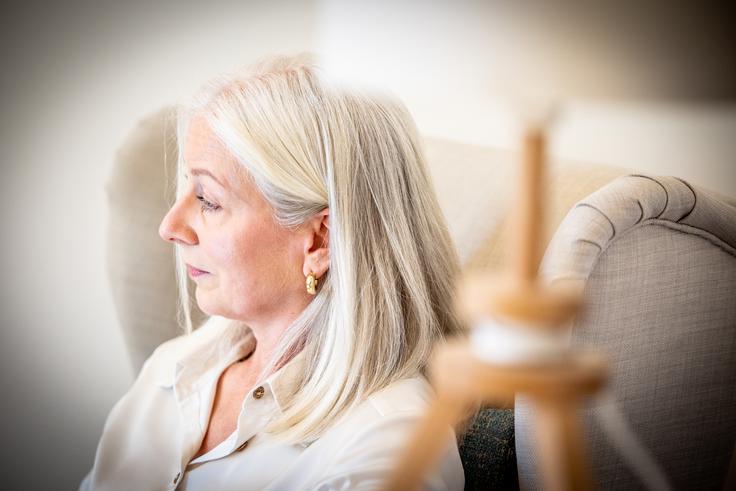 "Osamljenost prepoznamo prek občutkov, praznine, nevidnosti, žalosti, tesnobe. Ti občutki nam povedo, kje smo, ne pa kdo smo." | Foto: Gaja Hanuna