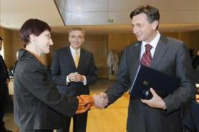 Umestitev sodnikov v plačne razrede znana v petek