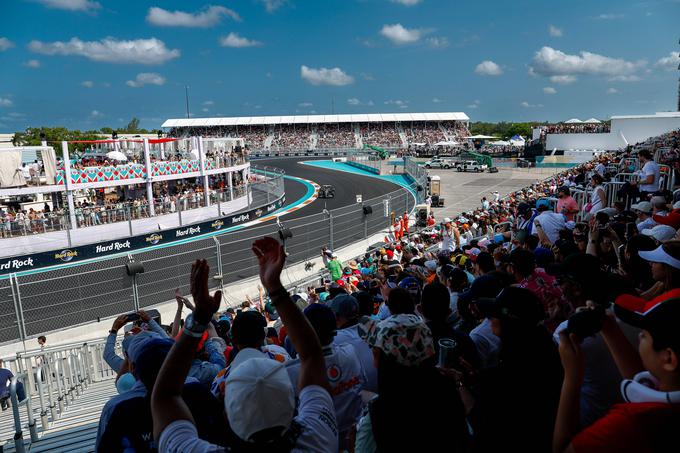 Lewis Hamilton na dirkah v ZDA v tako težkem položaju še ni bil.
 | Foto: Reuters