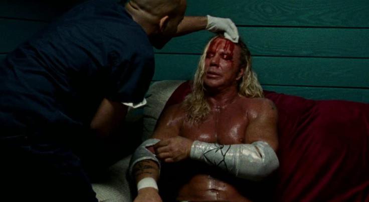 Za pristno igro svoje vloge je Mickey Rourke stopil iz pričakovanih okvirov. | Foto: IMDb