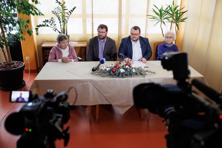 Minister Maljevac je ob tem predstavil še nekaj konkretnih primerov položnic glede na raven oskrbe.  | Foto: STA