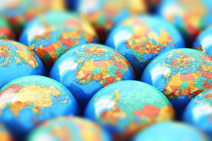 Na globusu ni težav s spreminjanjem razmerja velikosti kopnega oziroma izkrivljanjem oblike celin, saj gre za zemljevid na objektu, ki je tridimenzionalen kot planet Zemlja. | Foto: Thinkstock