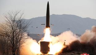 Severna Koreja izstrelila še dve balistični raketi