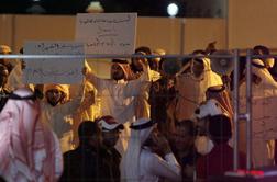Foto in video: Obisk Kim Kardashian sprožil ulične proteste v Bahrajnu