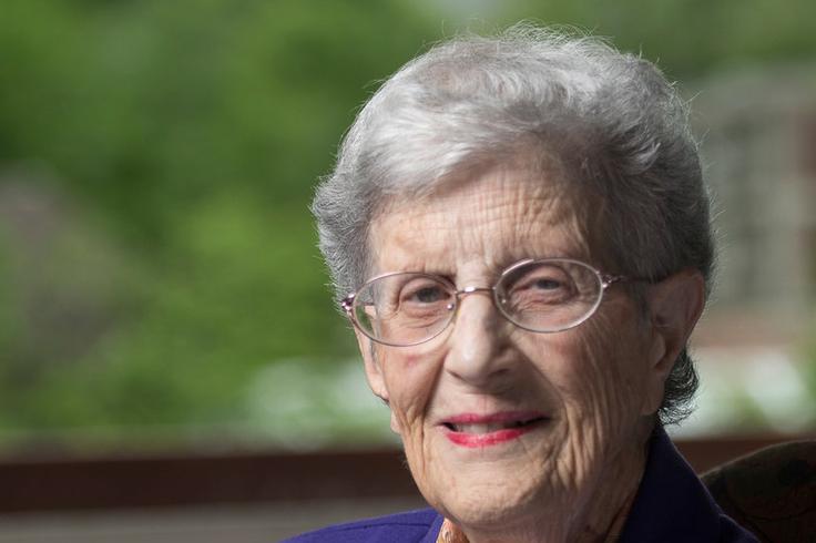 Jean Sammet je po krajši bolezni umrla 20. maja v domu za ostarele v ameriški zvezni državi Maryland, vest o njeni smrti pa se je v medijih pojavila šele zdaj.  | Foto: Univerza Mount Holyoke