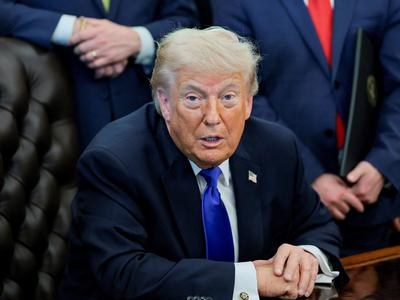 Trump napovedal višje carine na avtomobile in tovornjake iz EU