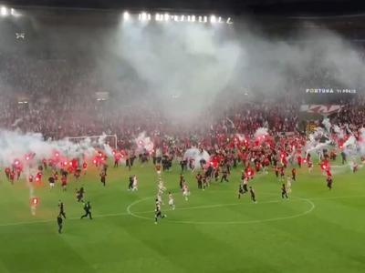 Zaradi vdora navijačev prekinjen in odpovedan praški derbi Slavia - Sparta