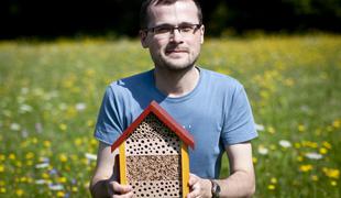 Gnezdilnice za tiste, ki jih zanima svet čebel, pa ne morejo biti čebelarji