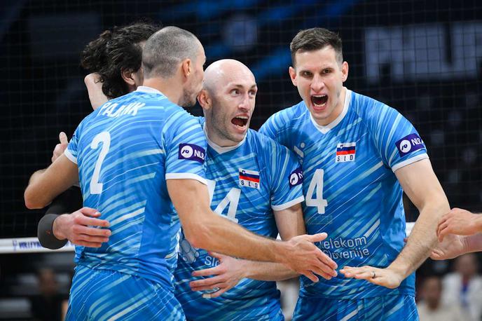 slovenska odbojkarska reprezentanca | Slovenski odbojkarji so si z zmago s 3:1 nad Nemčijo zagotovili napredovanje v osmino finala. | Foto Volleyball World