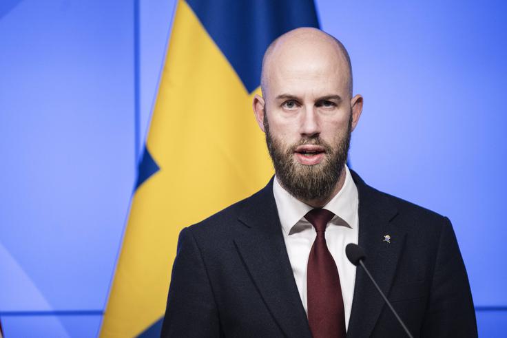 Švedski minister za civilno zaščito Carl-Oskar Bohlin je zelo navdušen nad vkrcanjem pripadnikov švedske obalne straže na sumljive ladje, ki morda prevažajo rusko nafto. Si bodo Švedi upali zasesti tudi ladjo, ki bo plula pod rusko zastavo? | Foto: Guliverimage