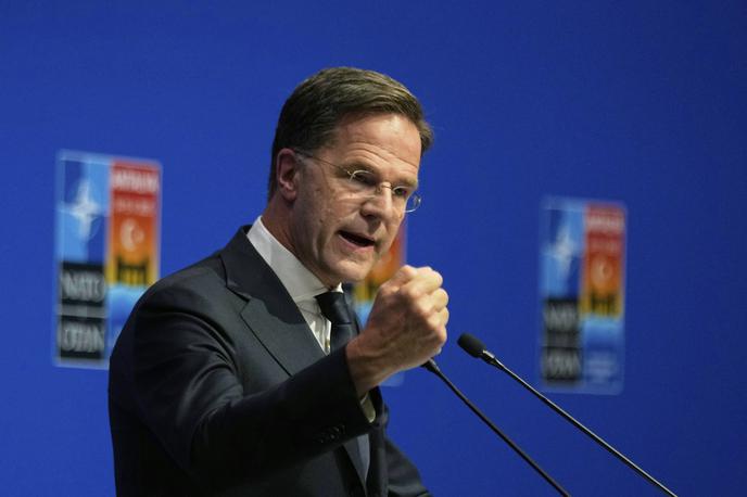 Mark Rutte, generalni sekretar NATO | O tem, koliko bo znašala nova zaveza oziroma načrt vlaganj, ki ga bodo potrdili v Haagu, Rutte ni želel govoriti. Je pa že pred časom dejal, da bodo morale članice za obrambo namenjati več kot tri odstotke bruto domačega proizvoda (BDP). | Foto Guliverimage