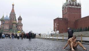 Ruski performer Pavlenski izpuščen na prostost