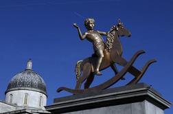 "Sodobno umetniško delo pred londonsko Narodno galerijo je neprimerno"