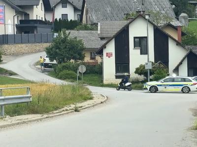 S skuterjem bežal pred policijo in ni upošteval ukazov policistov #video