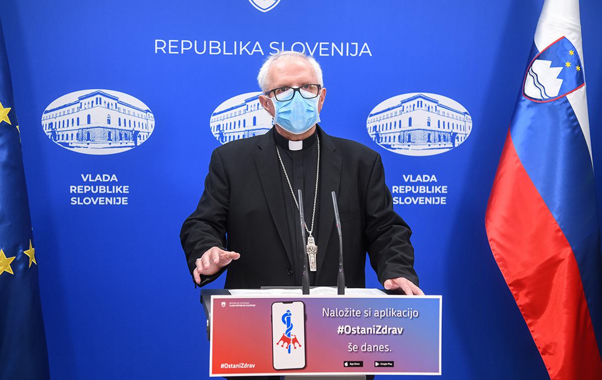 Stanislav Zore | Za katoličane v Sloveniji so trenutno etično sprejemljiva vsa dostopna cepiva proti koronavirusu, so sporočili iz SŠK. Na fotografiji predsednik SŠK in ljubljanski nadškof Stanislav Zore. | Foto STA