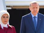 Recep Tayyip Erdogan z ženo Emine na berlinskem letališču