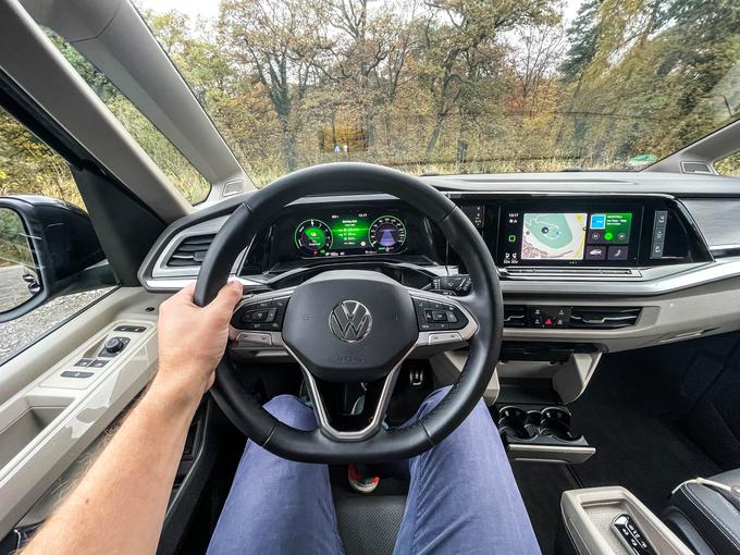 V ospredju je digitalizacija, za volanom pa je občutek tak kot pri osebnih Volkswagnovih avtomobilih. | Foto: Gašper Pirman