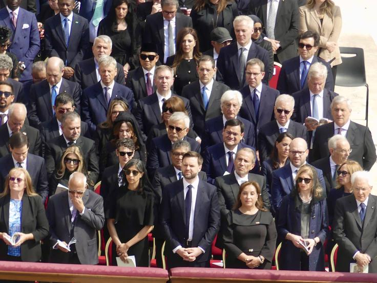 V Vatikanu je tudi podpredsednik ZDA J. D. Vance s svojo Reno Ušo. | Foto: Guliverimage