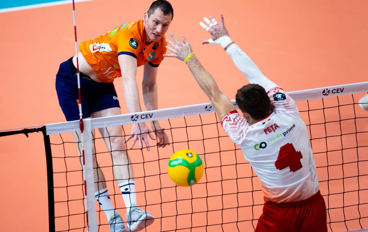 ACH Volley : Dinamo Bukarešta | Odbojkarji ACH Volley Ljubljana so pretekli teden po preobratu in drami izločili Dinamo Bukarešto, v zadnjem krogu kvalifikacij pa so odločeni, da že v gosteh pridejo do zmage. | Foto Filip Barbalić