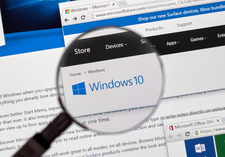 Operacijski sistem Windows 10 je za vse uporabnike izšel 29. julija 2015. Microsoft ga je takrat oglaševal kot zadnji operacijski sistem Windows, ki ga bodo kadarkoli izdali, saj naj bi ga zasnovali kot ves čas razvijajočo se platformo, ki bo nove funkcije prejemala z neskončnimi posodobitvami. | Foto: Shutterstock