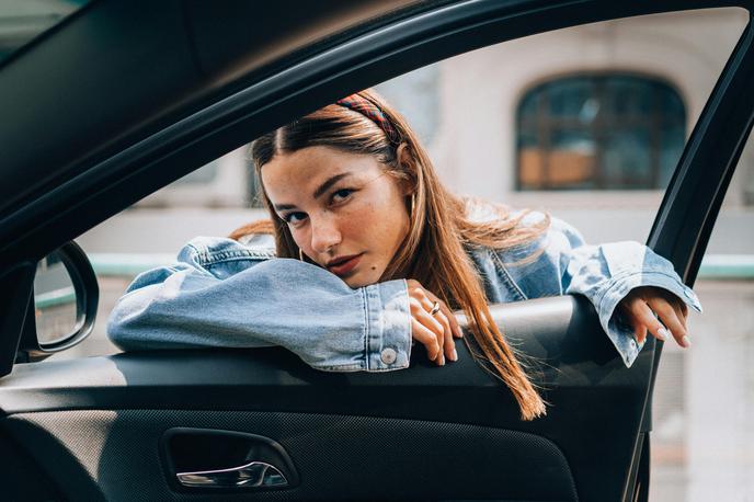 ženska, dekle, avtomobil | Foto Pexels