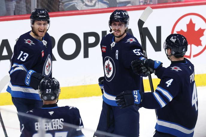 Winnipeg Jets, Gabriel Vilardi | Vodilna ekipa Winnipeg Jets je s 5:2 premagala Calgary, Gabriel Vilardi je dvakrat zadel in dvakrat podal. | Foto Reuters