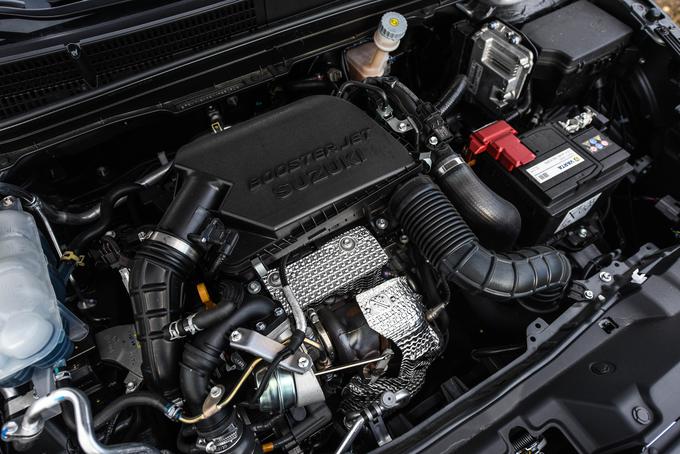 Z modelnim letom 2020 je SX4 ostal enak kot prej, a je dobil pomembno novost pod pokrovom motorja – 1,4-litrski turbomotor s 48-voltno tehnologijo blagega hibrida. | Foto: Gašper Pirman