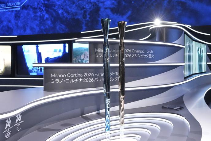 V Milanu in Osaki razkrili olimpijsko plamenico
