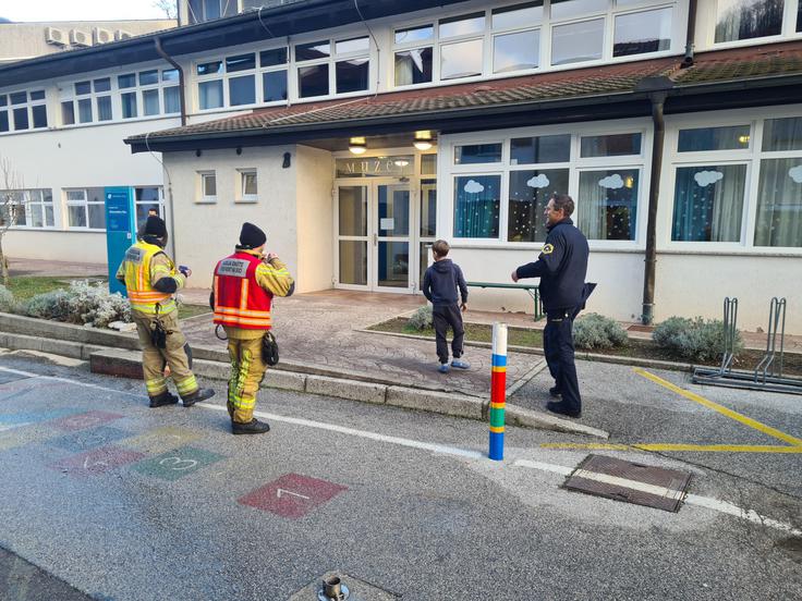 Osnovna šola Dušana Muniha Most na Soči, požar, gasilci | Foto: STA