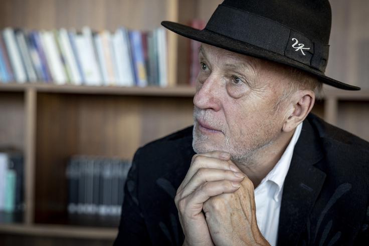 "Starim ljudem ne moreš prodajati 'jajc', saj so videli že toliko stvari, njim se ne da priti niti na koncert. Normalno, saj se marsikomu, ki smo že v letih, ne da," meni Kreslin. | Foto: Ana Kovač