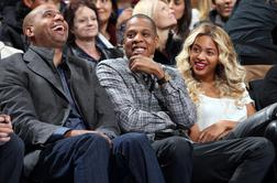 Sta si Beyonce in Jay Z odstranila poročne tatuje?