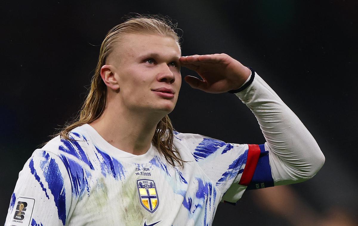 Erling Haaland | Erling Haaland je s 16 zadetki prvi strelec evropskih kvalifikacij za SP 2026. V Milanu je dosegel dva zadetka. | Foto Reuters