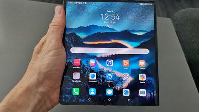 Najdražji telefon, ki ga lahko kupiš v Sloveniji: sijajen, a nepotreben