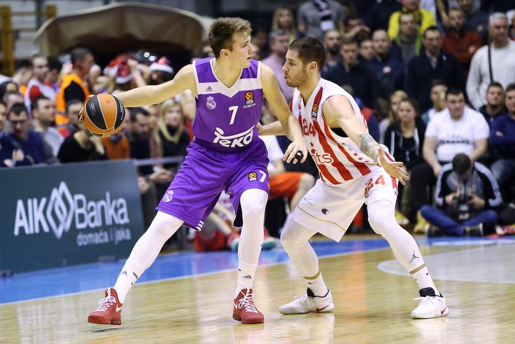 Luka Dončić je v garderobi Ilirije na tapeti. Četudi njegov oče ne bi bil trener Ilirije, bi se pogovarjali o njem, pravi Goran Jagodnik: "Luka blesti pri 18 letih. In to v dresu Reala." | Foto: Sportida