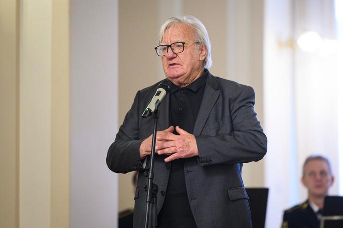 Tone Partljič | Kot dobitnik Prešernove nagrade bi lahko prejemal tudi izjemno pokojnino, a je ne. "Mislim, da morajo dodatke dobivati tisti, ki imajo premalo, takšni, kot sem jaz, pa lovorjeve liste," je Partljič povedal v intervjuju. | Foto Jure Makovec/STA