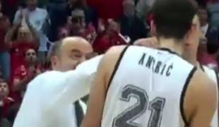 Vujošević spet v središču: udaril in preklinjal svojega igralca (video)