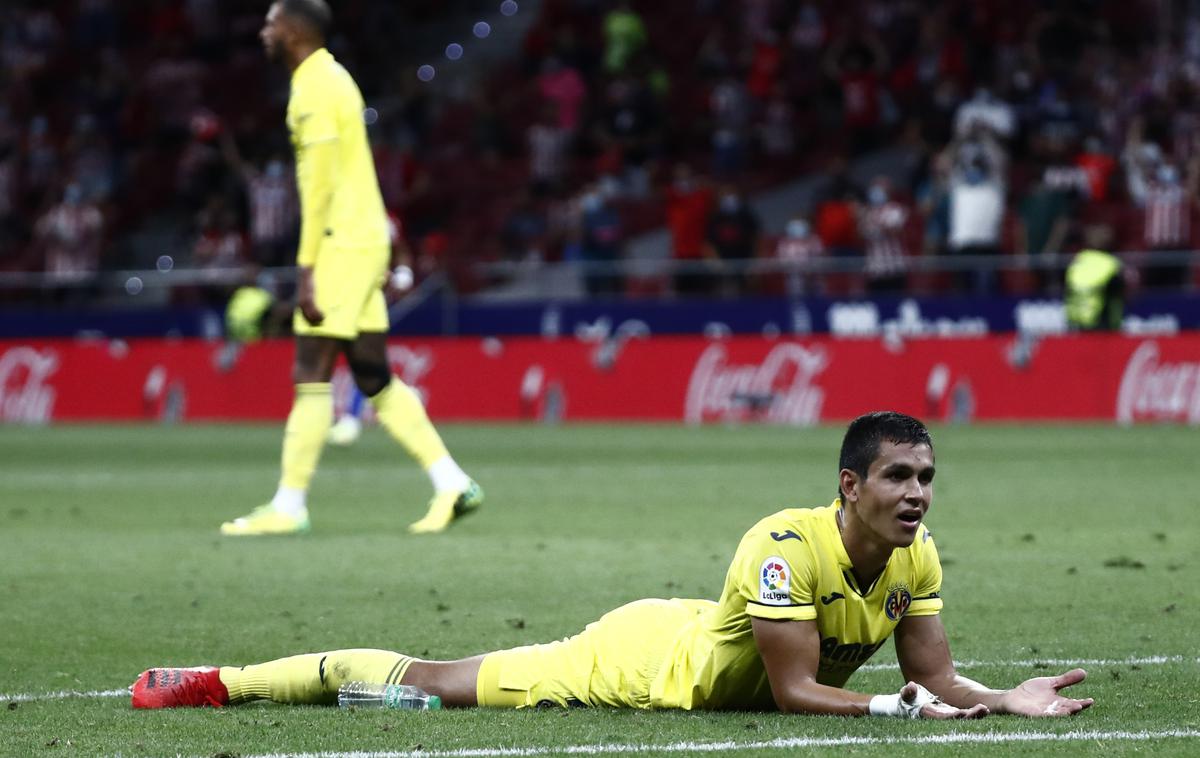 Atletico Villarreal | Alžirec Aissa Mandi kar ni mogel verjeti, kakšen avtogol je zakuhal v zadnjih sekundah dvoboja z Atleticom.  | Foto Reuters