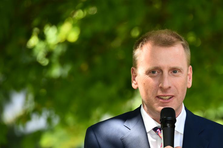 Z BMW i – sinonimom za vizionarske koncepte vozil in tehnologij, povezanih mobilnih storitev, pa tudi novega razumevanje izraza premium, ki ga močno opredeljuje trajnost – že danes ustvarjamo prihodnost," je ob tem povedal Maciej Galant, generalni direktor BMW Group Slovenija. | Foto: STA ,