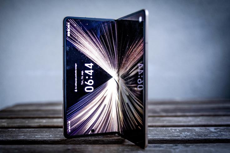 Za odzivno in zanesljivo delovanje pregibnega pametnega telefona Honor Magic V5 med drugim skrbijo 16 gigabajtov pomnilnika in 512 gigabajtov skupnega shrambnega prostora. | Foto: Ana Kovač